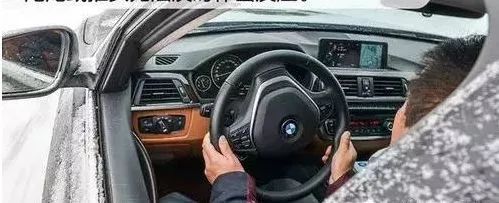 雪天步行防滑防摔防砸技巧_出行提示_雪天出行安全注意事項(xiàng)