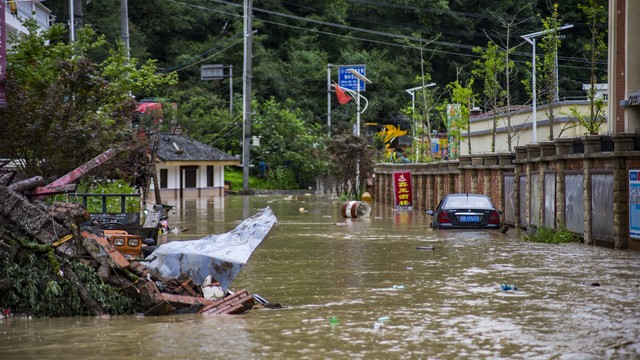 強降雨出行安全提示_出行提示_城市暴雨出行攻略