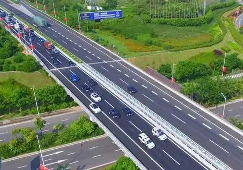 低能見(jiàn)度駕駛技巧_霧天行車(chē)安全常識(shí)_出行提示