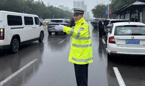 暴雨天氣行車注意事項_出行提示_雨天駕車安全提示