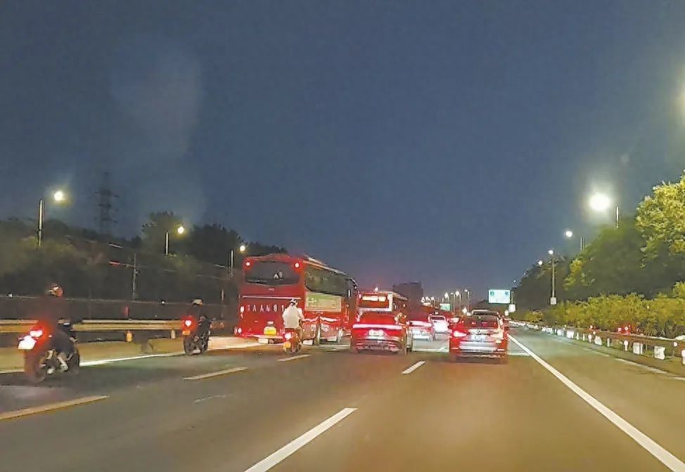 京通快速路摩托車(chē)違法_摩托車(chē)公交車(chē)道違法_限行