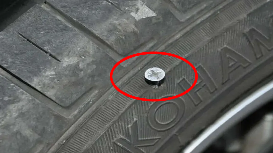 出行提示_雪天行車安全注意事項(xiàng)_繞車檢查車胎安全