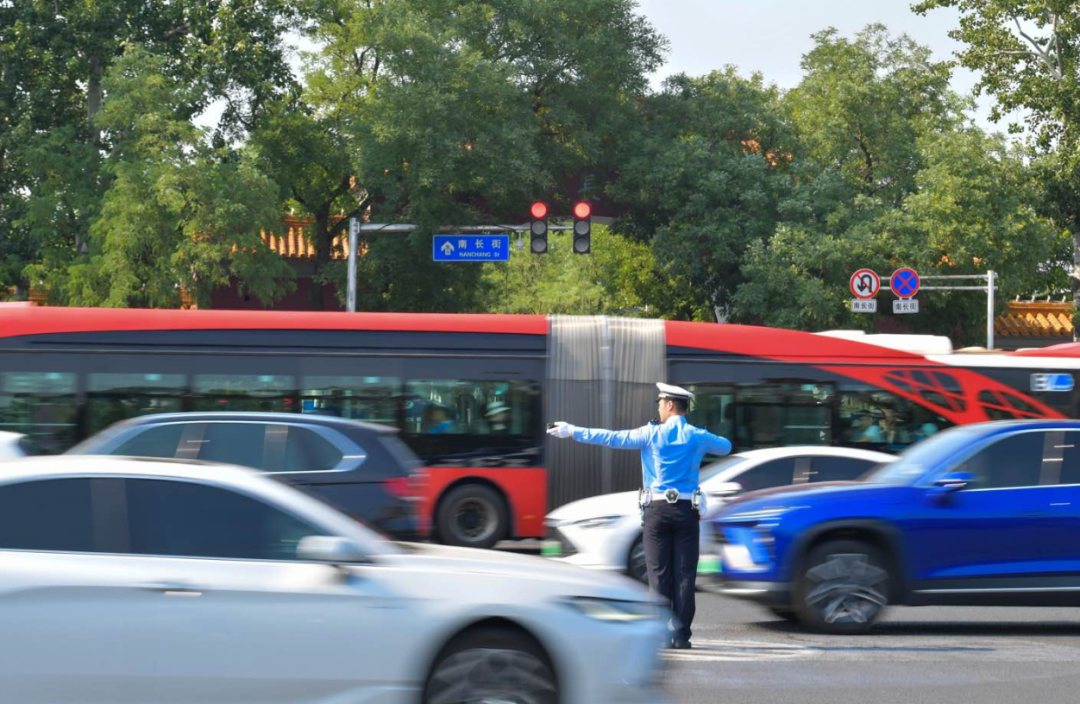 汛期雨天出行安全_周末大型活動(dòng)交通管理_出行提示