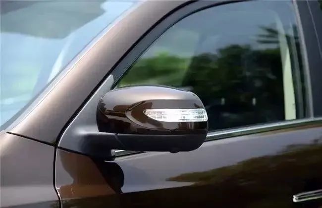 出行提示_大風(fēng)天氣安全駕車_緊閉車門防風(fēng)沙