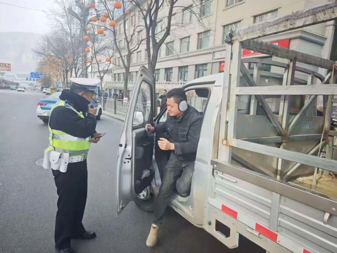 西寧市公安局交通管理局 禁限行車輛整治行動(dòng) 西寧交管 高壓態(tài)勢_限行
