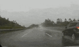 出行提示_夏季雨天行車安全技巧_夏季高溫交通安全注意事項