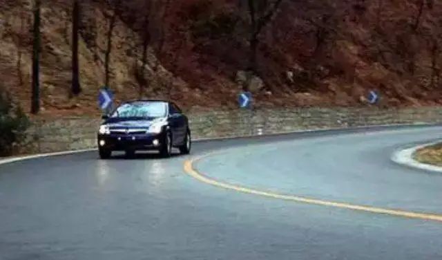 路況_不同路況剎車法則_剎車技巧