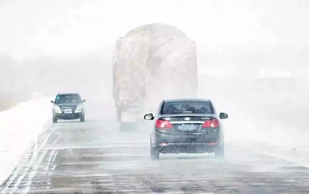 出行提示_降雪天氣開車注意事項_雪地胎使用方法