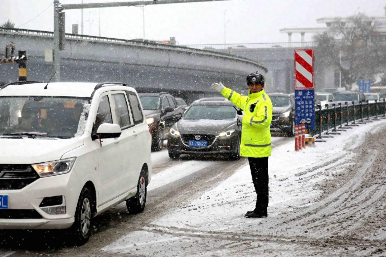 哈爾濱雨夾雪天氣出行安全_哈爾濱交警雪天預案_出行提示