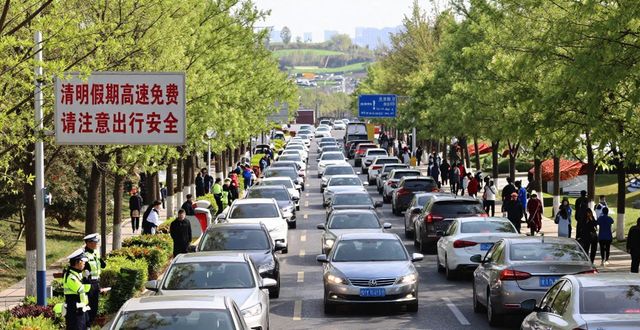 清明節(jié)高速公路免費(fèi)通行政策_(dá)2026年清明節(jié)放假安排通知_出行提示