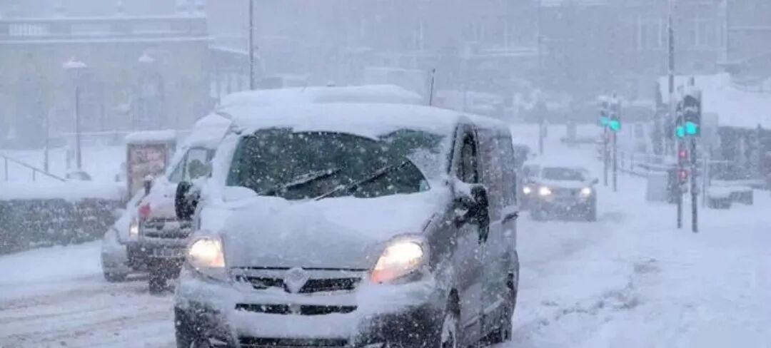 駕車出行前的準(zhǔn)備_出行提示_駕駛雪地車輛的安全技巧